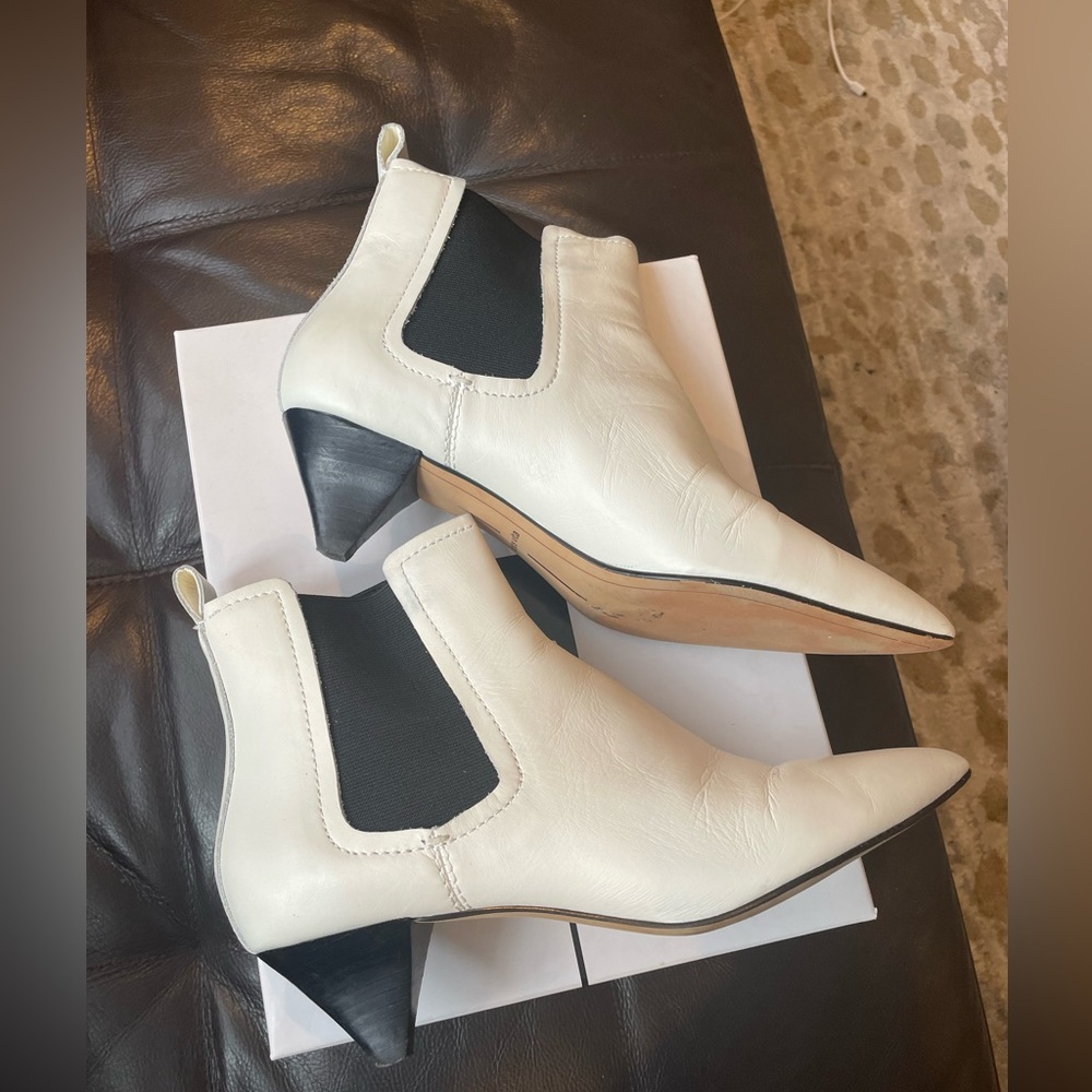 Dolce Vita leather bootie size 9